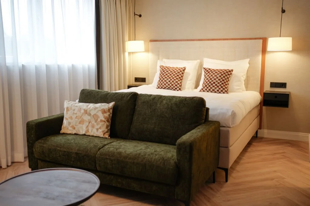 Hotel_By_Friso_Den_Haag_Deluxe_Studio_02.jpg