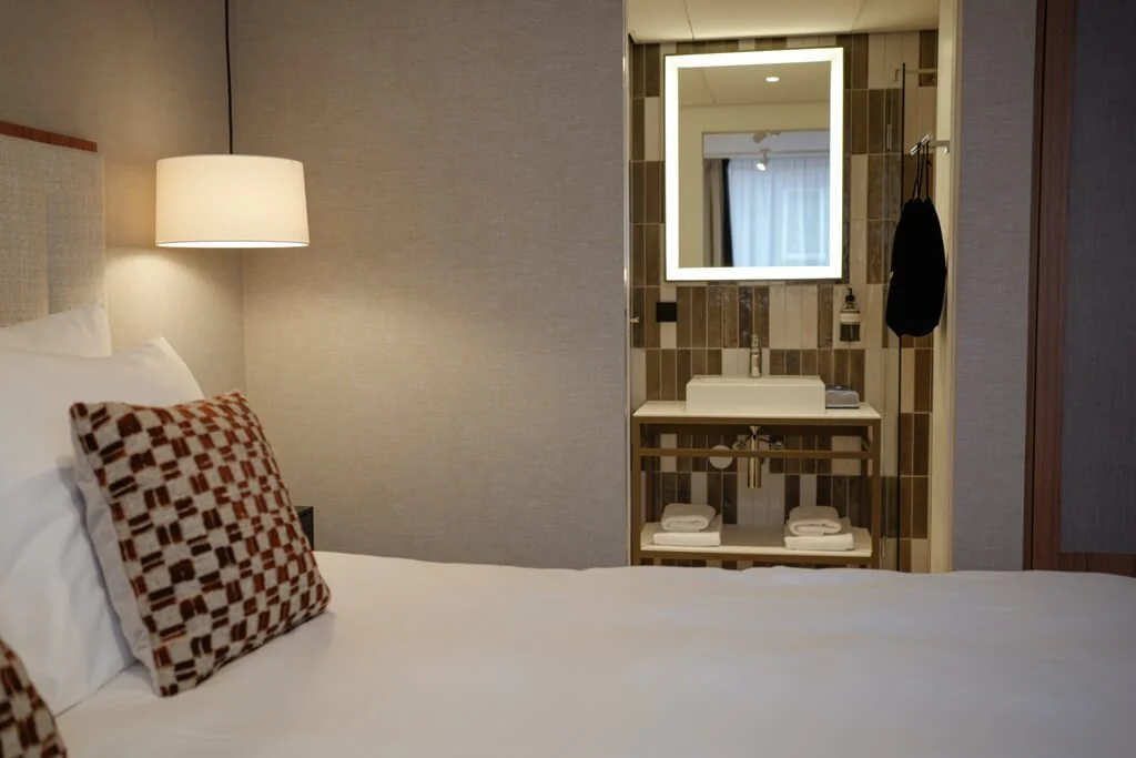 Hotel_By_Friso_Den_Haag_Deluxe_Studio_03.jpg