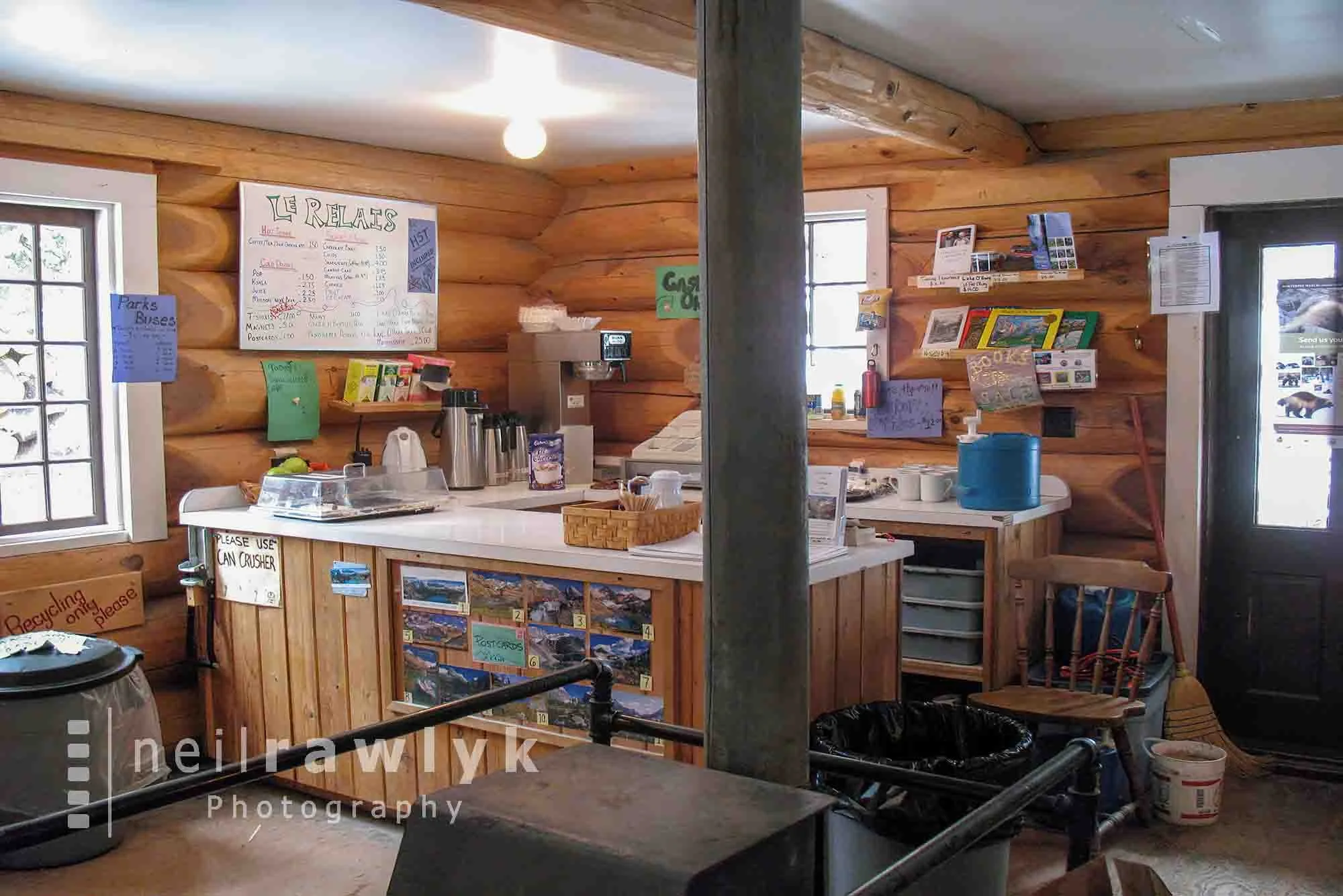 The interior of the le Relais day shelter at Lake O'Hara