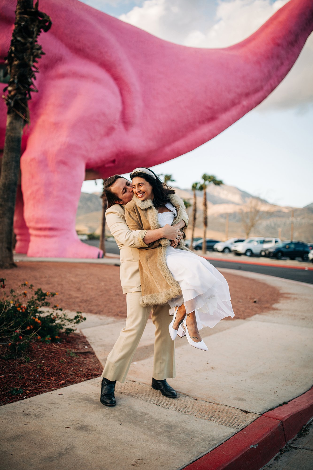 palm-springs-wedding-falling-in-love-with-weird-elopements-99.jpg