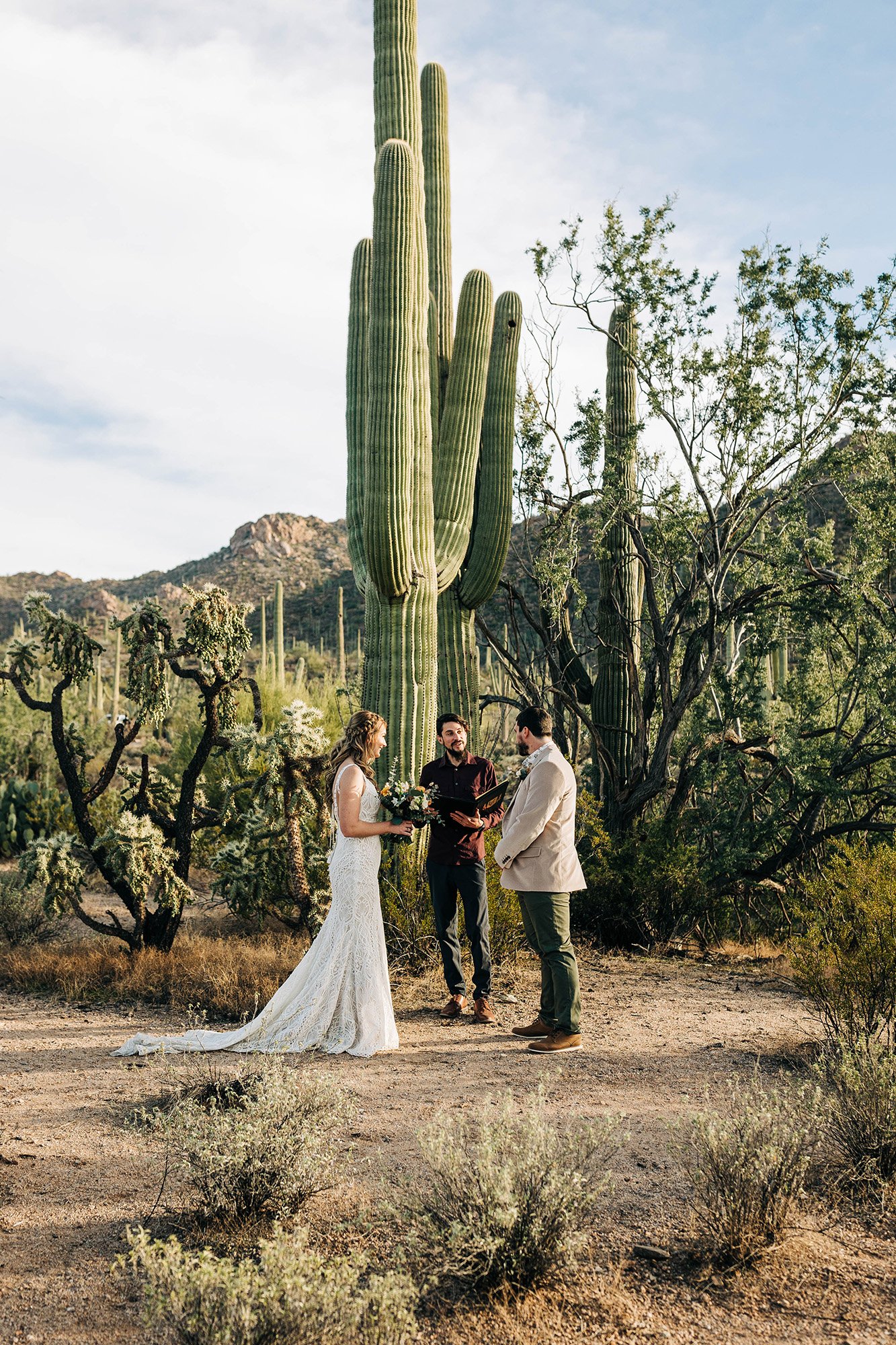 sunny-saguaro-national-park-elopement-27.jpg