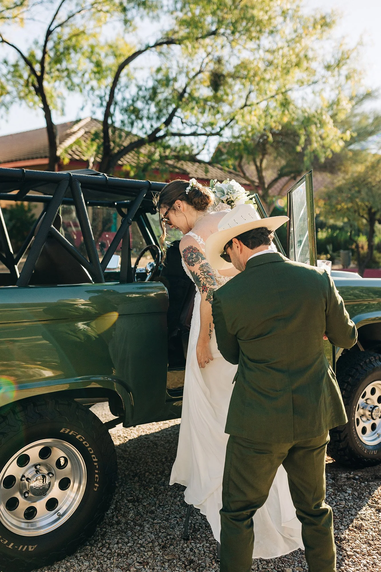 tucson-elopement-saguaros-classic-cars-in-n-out-36.jpg