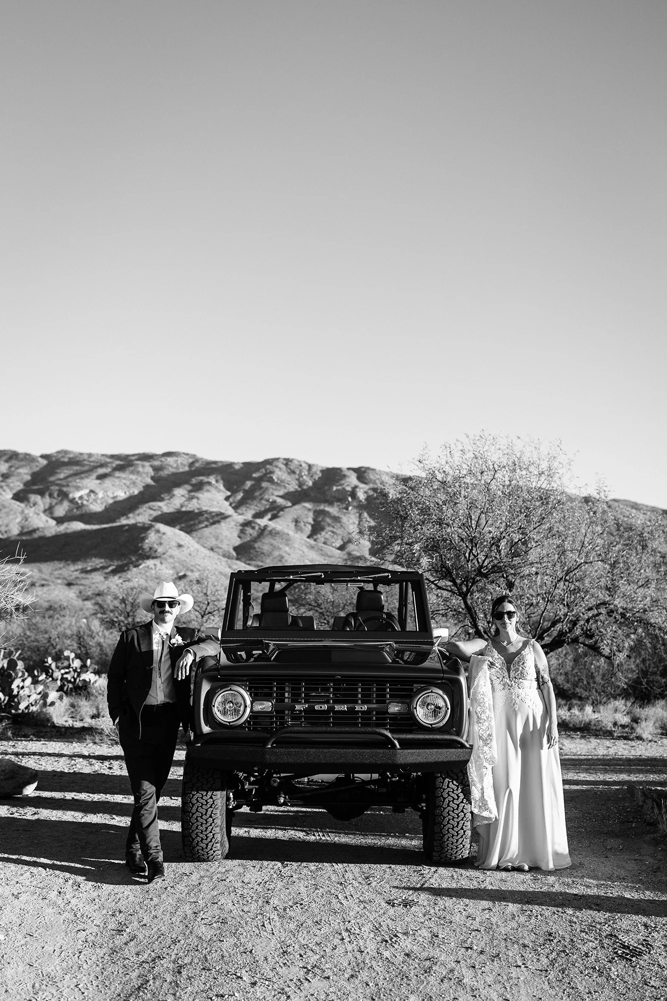 tucson-elopement-saguaros-classic-cars-in-n-out-68.jpg