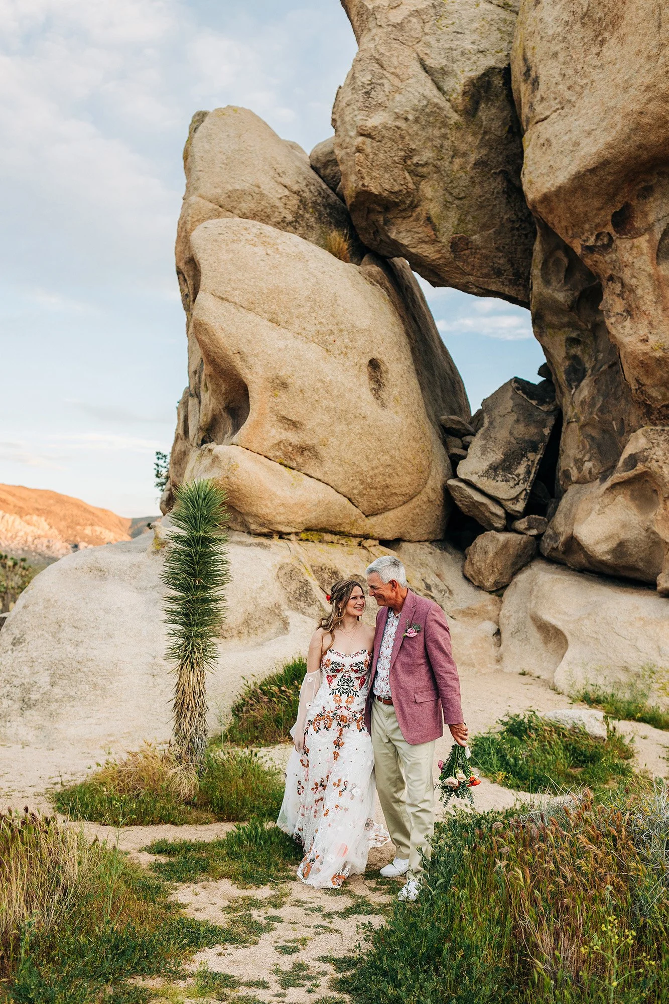 pink-gold-florals-joshua-tree-elopement-86.jpg