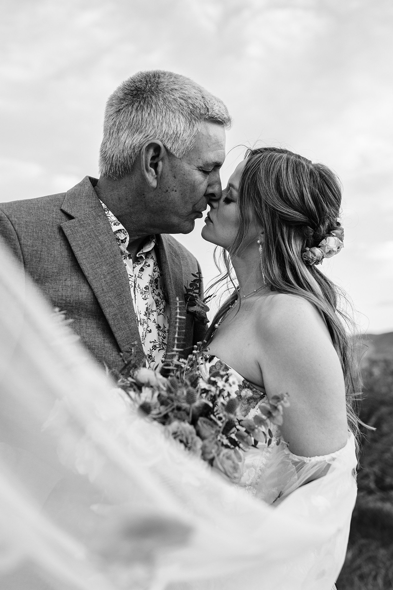 pink-gold-florals-joshua-tree-elopement-92.jpg