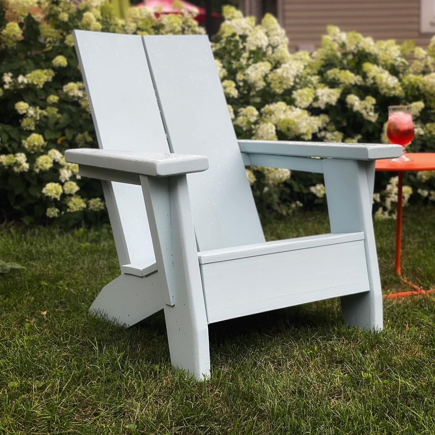 Lovely morning to test out the newly completed Adirondack . Let me know what ya think.
#ibuildthings #woodworking