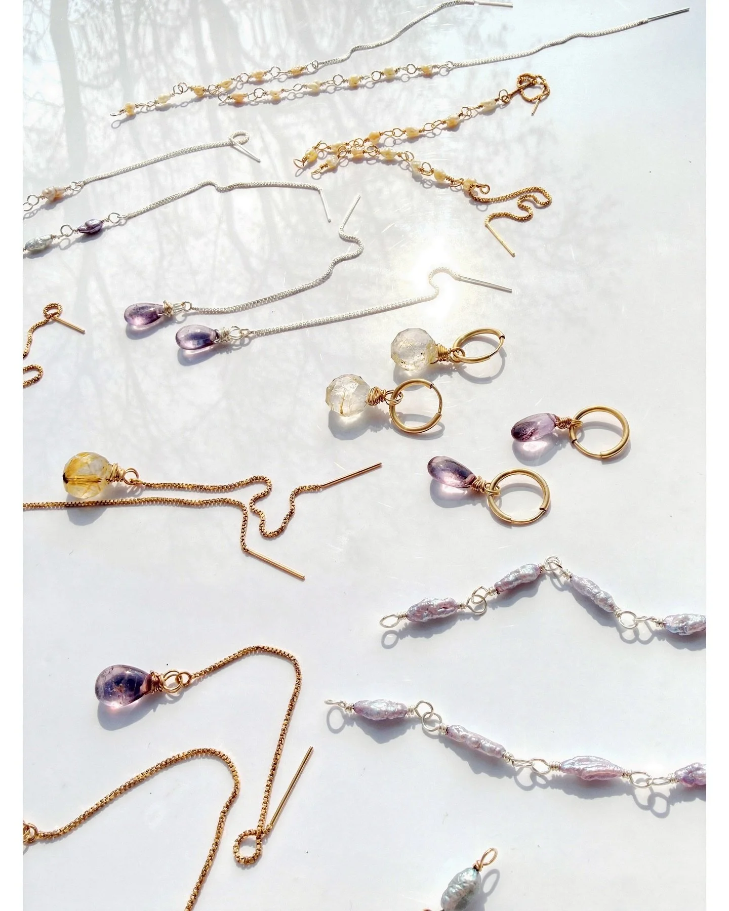 Threaders and Huggie hoops in the prettiest cotton candy shades have been stocked at @juliemillerpottery! This collection features dreamy pastel freshwater pearls, golden rutile quartz and amethyst to float you into spring. 🐰 🌷