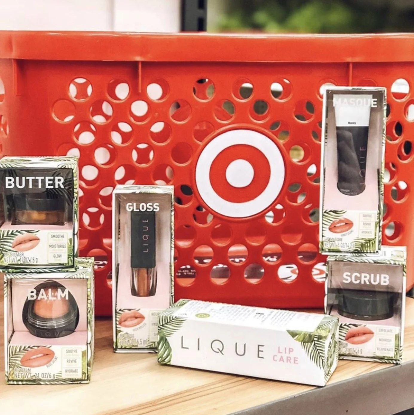 Lique Cosmetics: Packaging and Branding