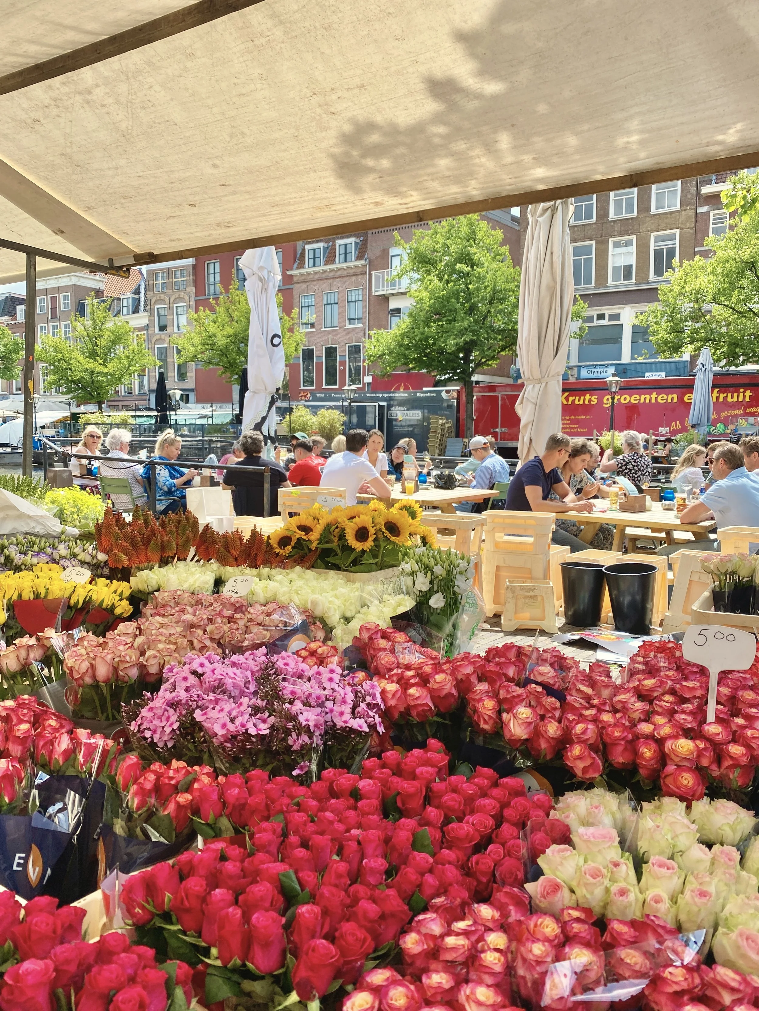 Leiden.FlowerMarket.JPG