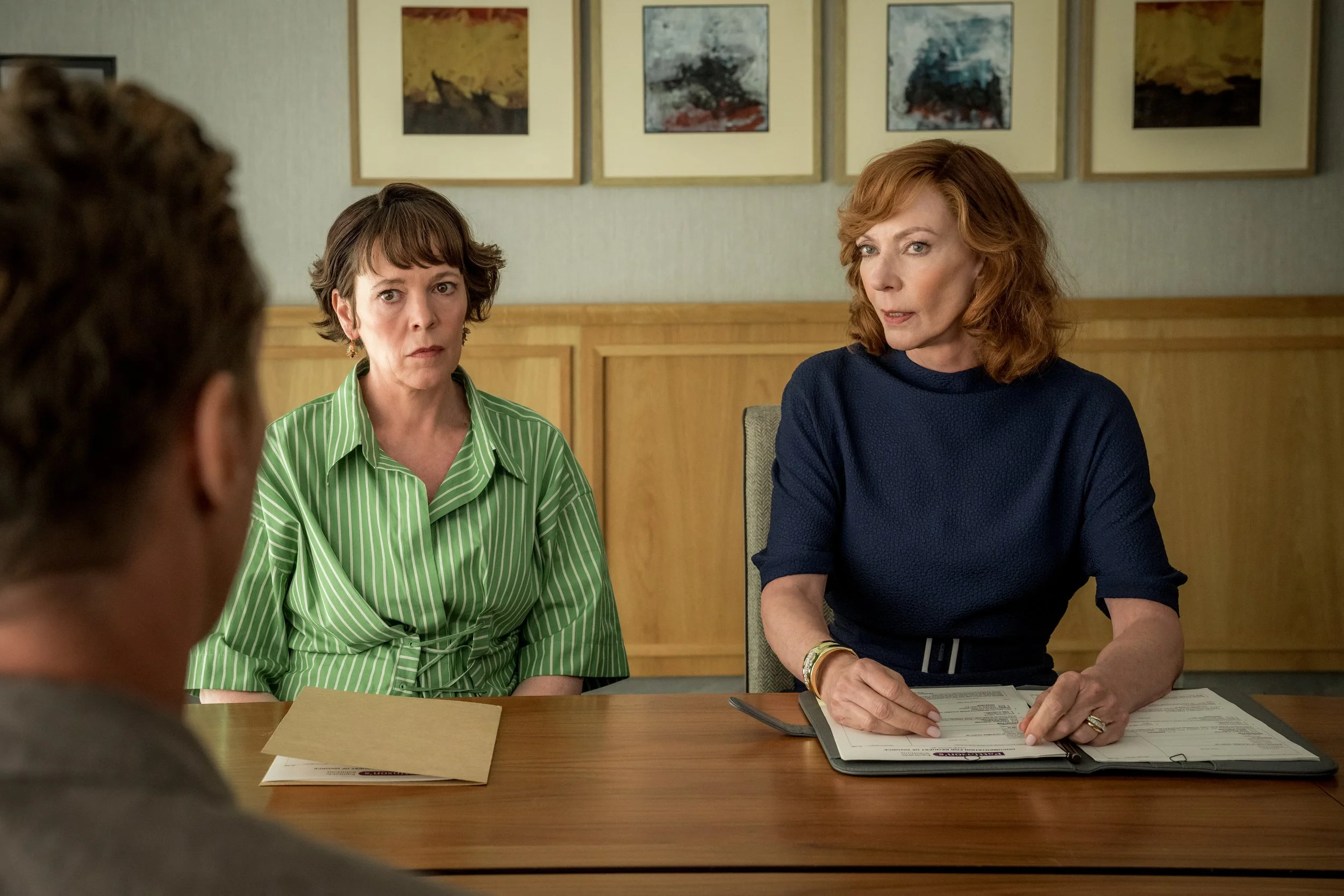 Olivia Colman and Allison Janney in THE ROSES. Photo by Lara Cornell, Courtesy of Searchlight Pictures. © 2025 Searchlight Pictures All Rights Reserved.