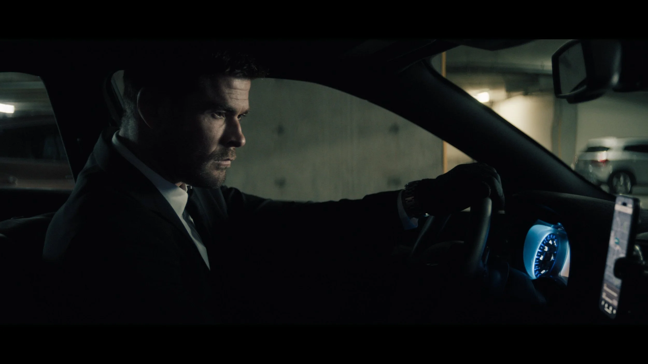 crime-101-film-still-13.jpg