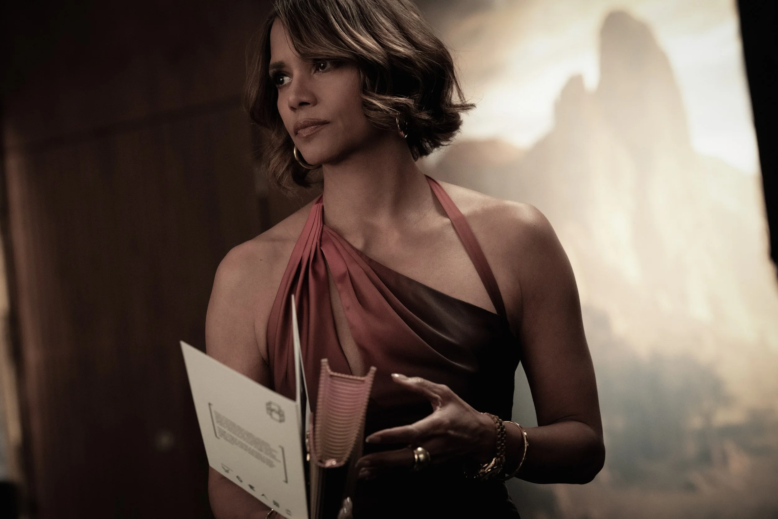 crime-101-film-still-12.jpg