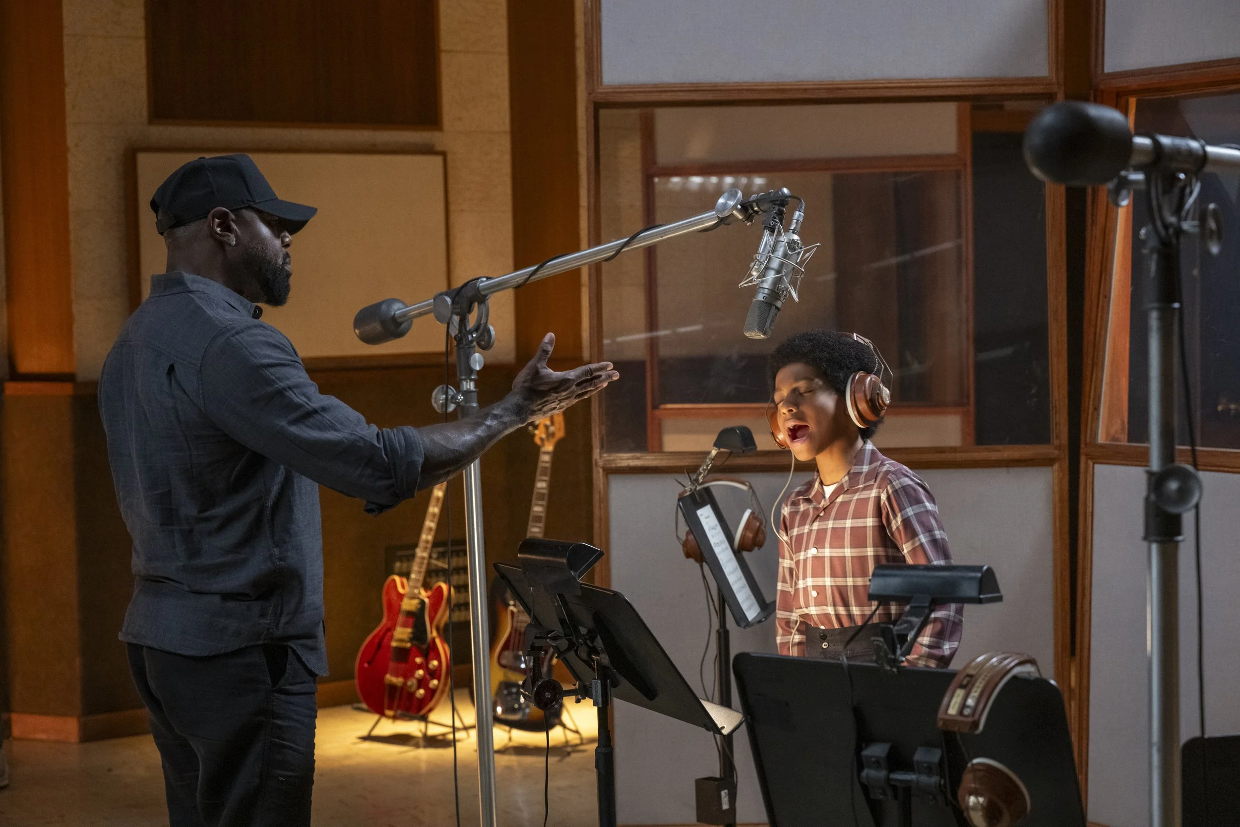  Antoine Fuqua and Juliano Krue Valdi as Young MJ in  Michael  • Photo Credit: Glen Wilson / Lionsgate 