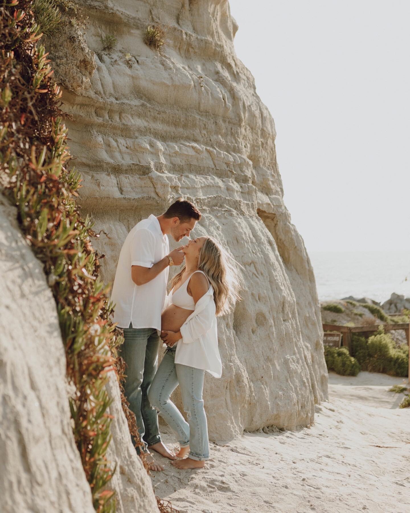 Brooke + Colton + babygirl by the sea🌊🌼🤍

#sandiegoweddingphotographer #sandiegofamilyphotographer #sandiegomaternityphotographer #girlmama #maternityshoot #beachmaternityshoot #sanclementephotographer #sandiegophotographer