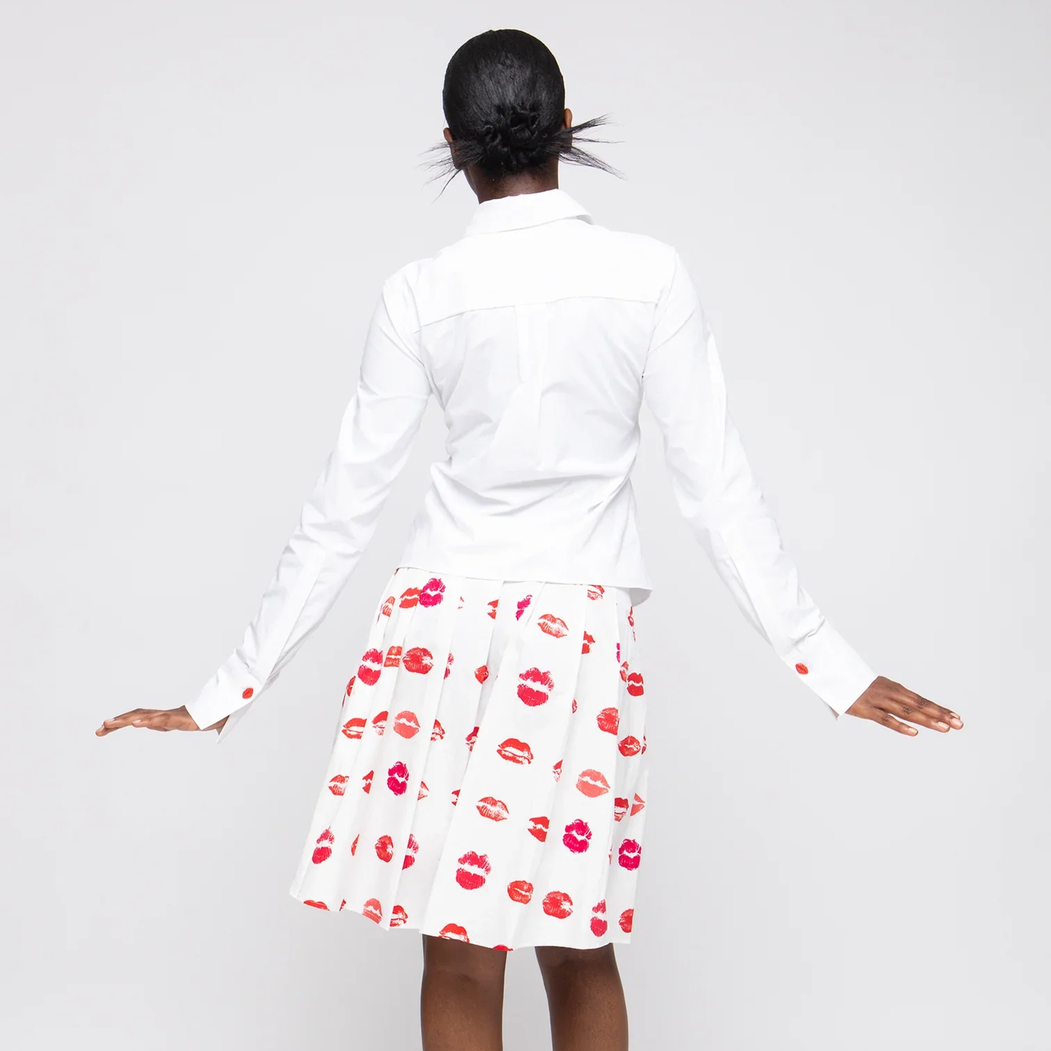 KISSESBUTTONDOWN_BACK_1512x.jpg.png