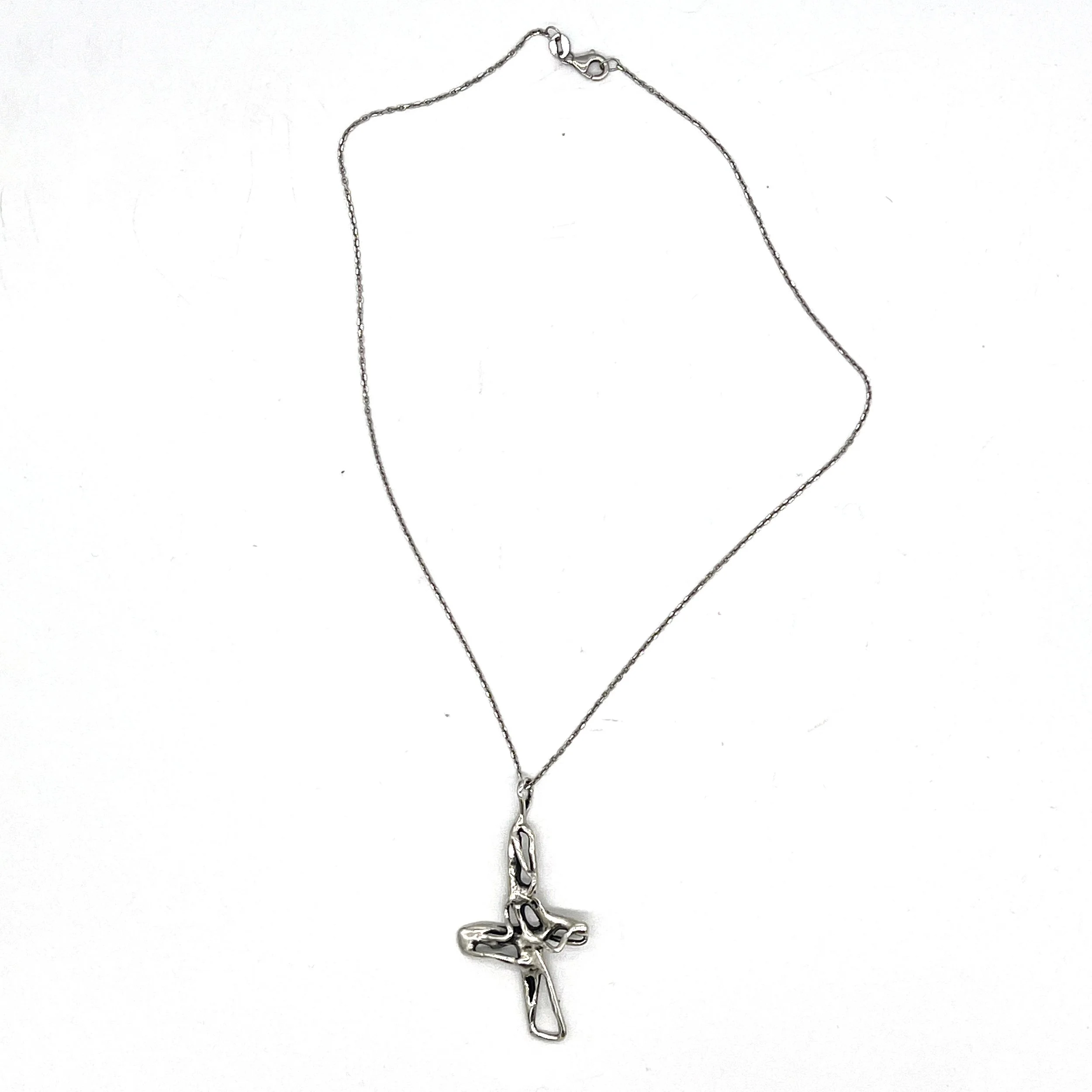 T.TANG Fluid Cross Thin Chain