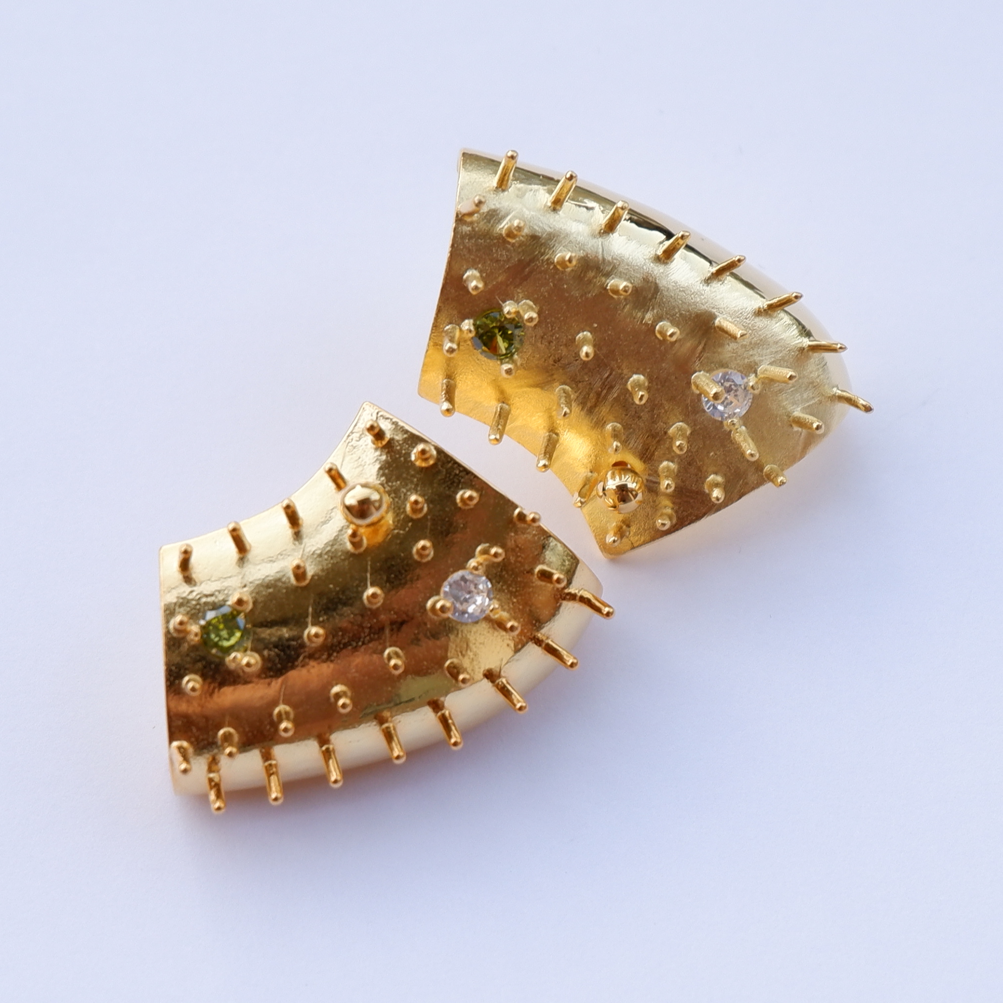 POND IN THE FISH R140 Earrings Gold