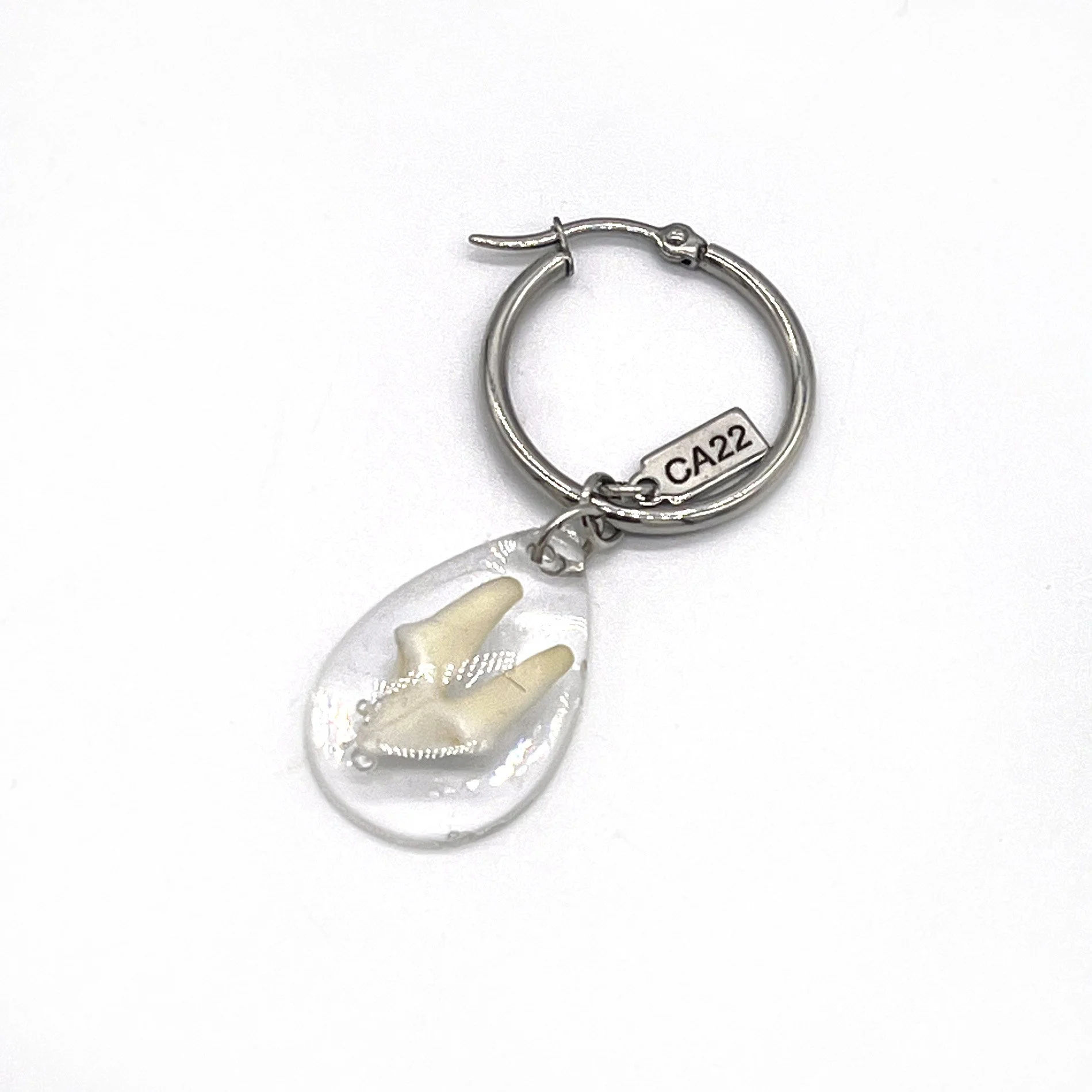 CA22 Gota Diente Earring