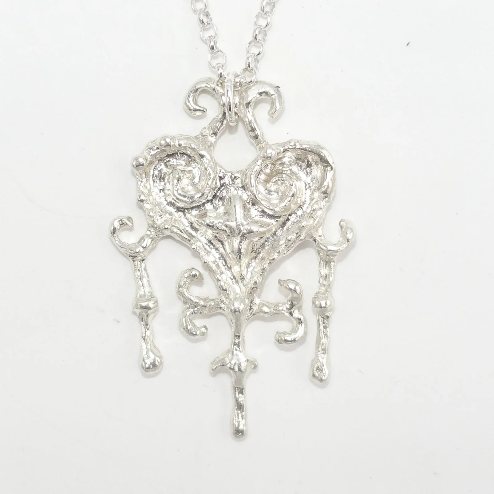 HARLOT HANDS Nymphia Heart Necklace