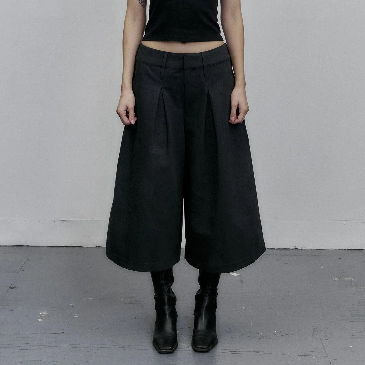 HELENA EISENHART Black Pleat Denim