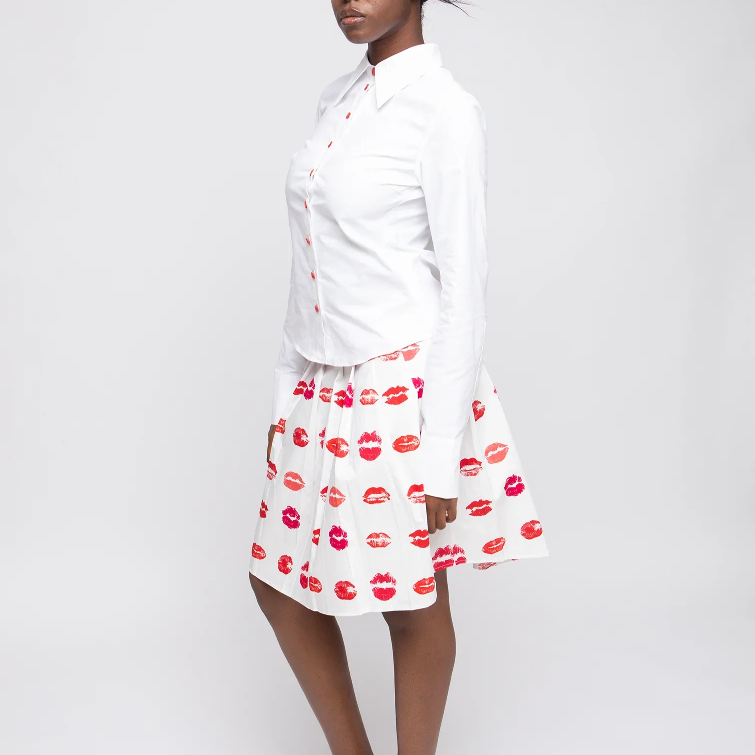 KISSESBUTTONDOWN_SIDE_1512x.jpg.png
