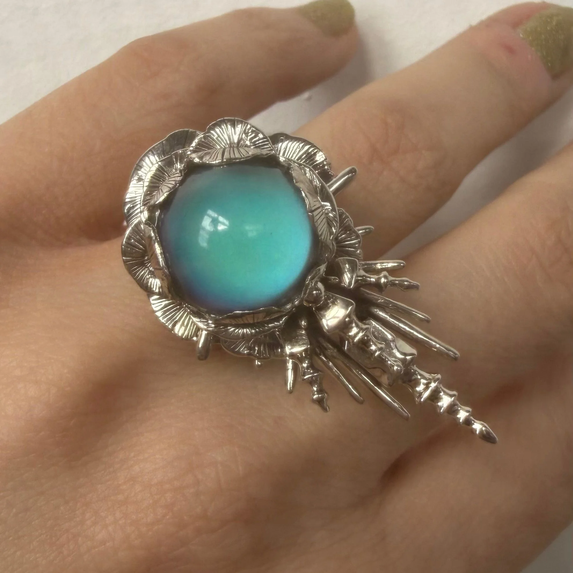 THIS SHIT BLINKS Spiky Flower Ring