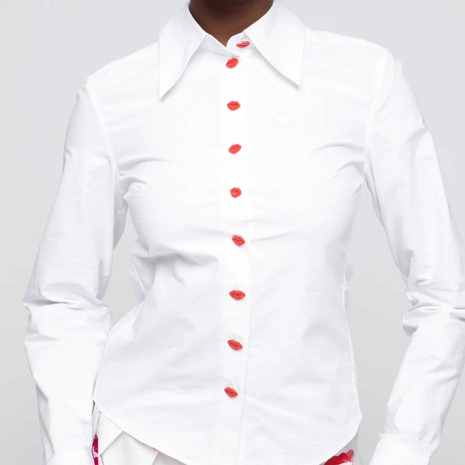 KISSESBUTTONDOWN_CLOSEUP_1512x.jpg.png