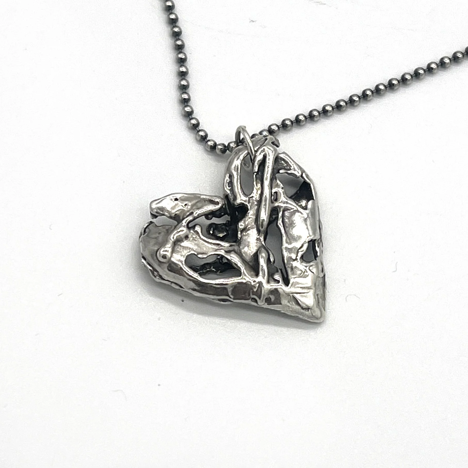 T.TANG Bleeding Heart Pendant