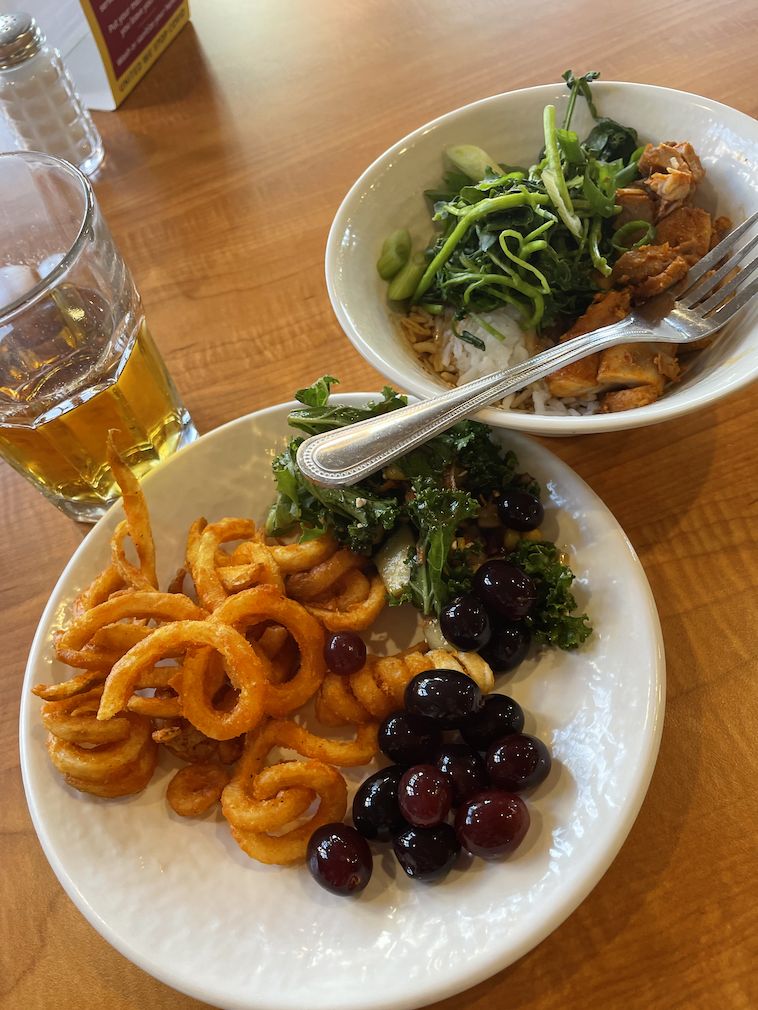 What I Eat at USC Dining Halls in a Week! — Trojans360