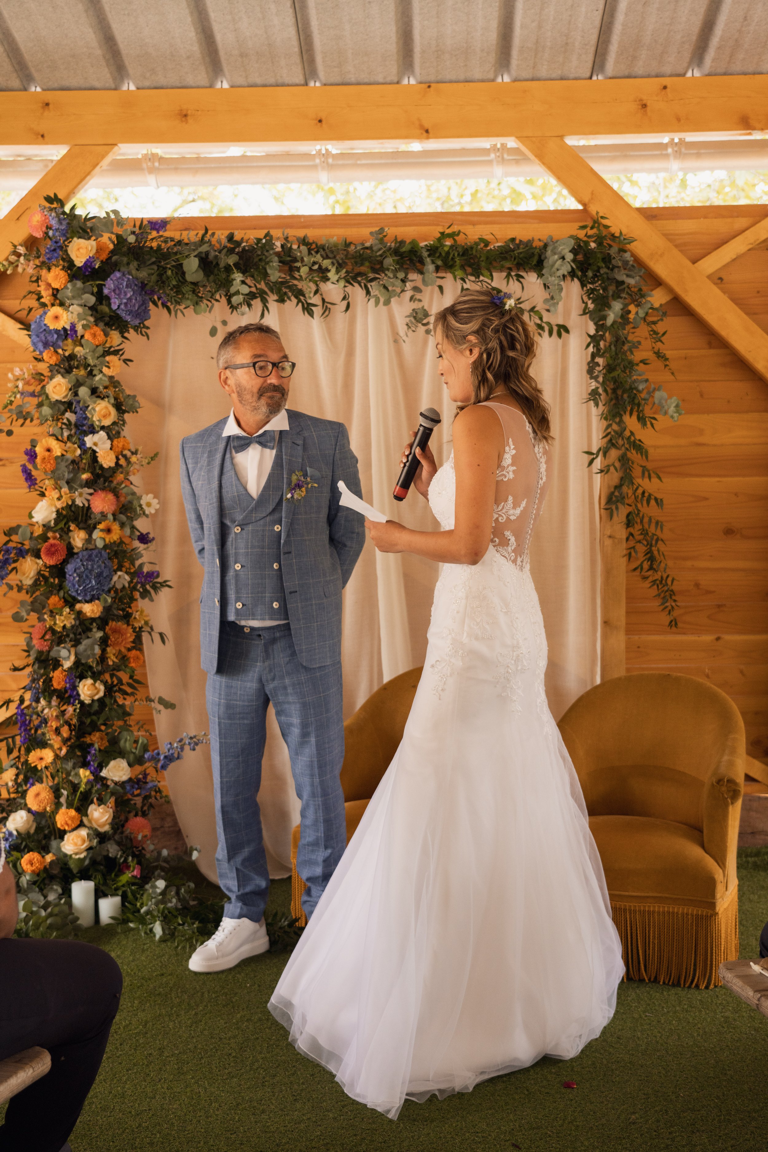 Portrait de la mariée en robe.jpg