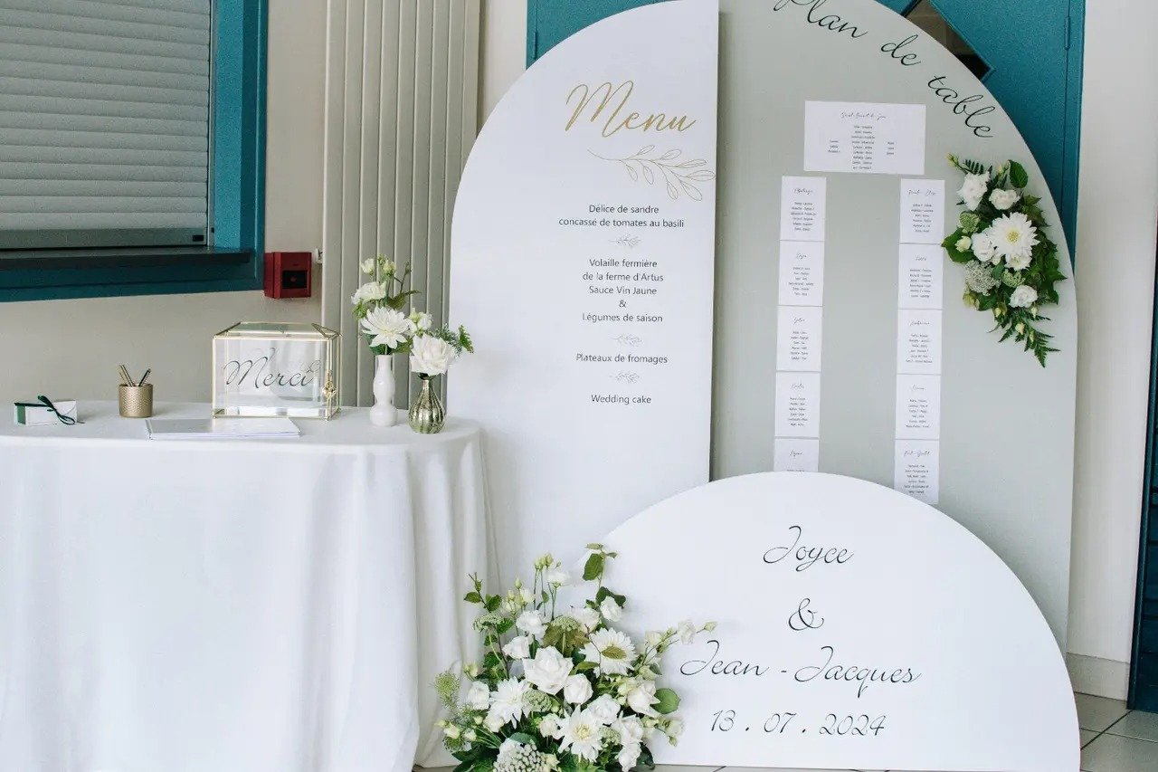 Menu de mariage calligraphié.jpeg
