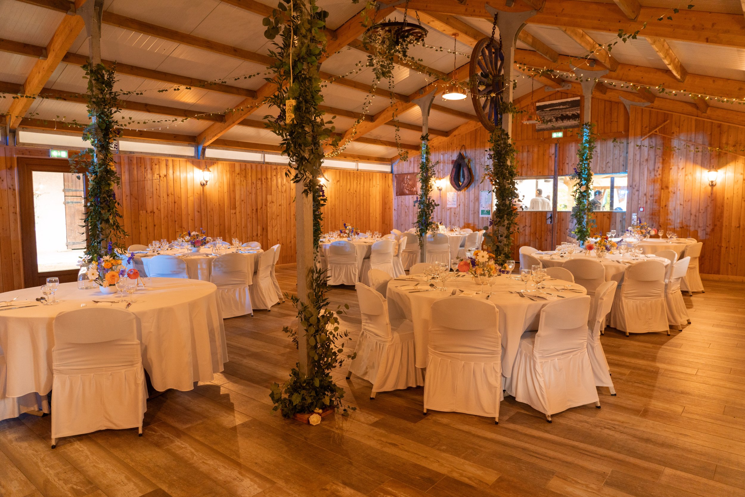 Table de mariage décorée.jpg