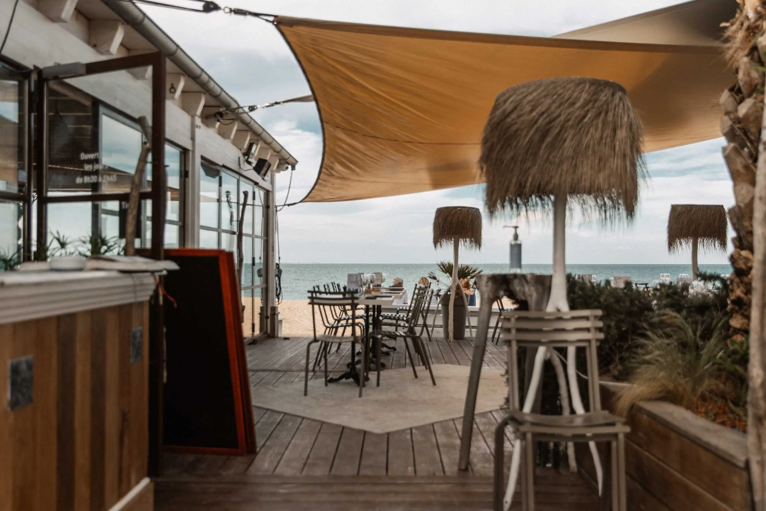 Bar Restaurant La Cible Restaurant Bar St Martin De R bar-restaurant-la-cible-restaurant-bar-st-martin-de-r