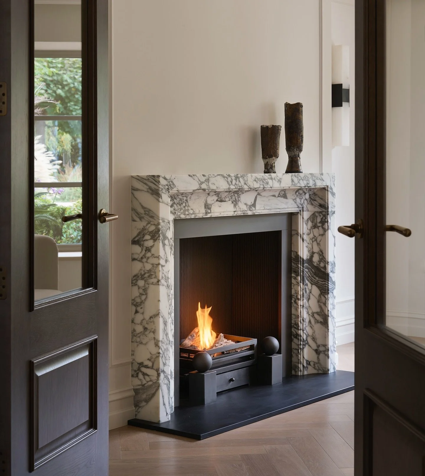 Happy December and hubby is out of hospital, although I definitely won&rsquo;t be adding nurse to my CV anytime soon. Let the festive season commence🎄🎅. Swipe across to see the before of this view ⬅️
&bull;
Project - Roe House
Architecture &amp; In