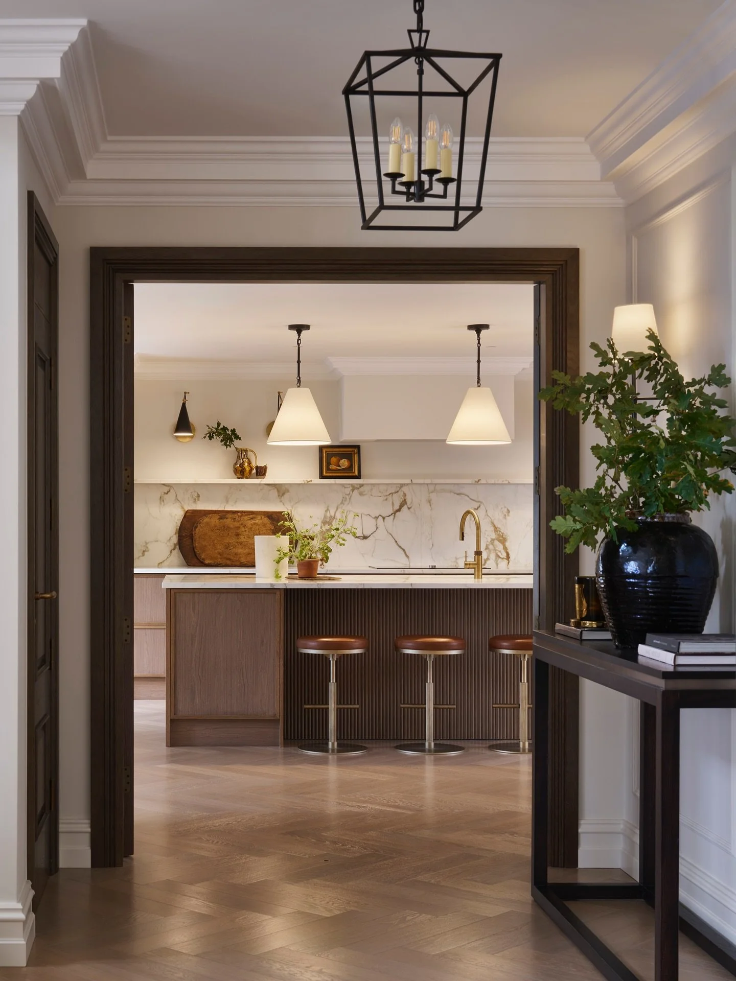 Counting down the days&hellip;🎄💫
&bull;
Project - Roe House
Architecture &amp; Interior fit out - @claire.totman.designs 
Photography - @darrenchung74 📸 
&bull;
#propertydevelopment #refurb #surrey #clairetotmandesigns #interiordesign #interiorfit