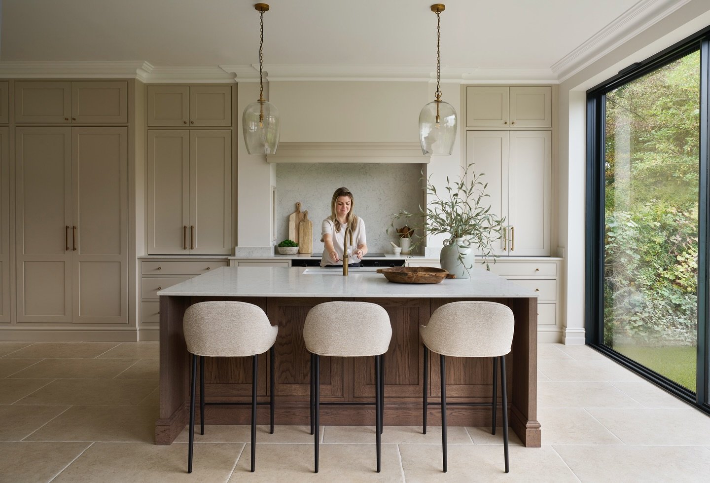 As we prepare to close for Christmas tomorrow, here&rsquo;s a few progress shots of our Beechwood projects kitchen, swipe across ⬅️. After a 10 month build, we handed this project over to our clients earlier this year. They&rsquo;re now having their 