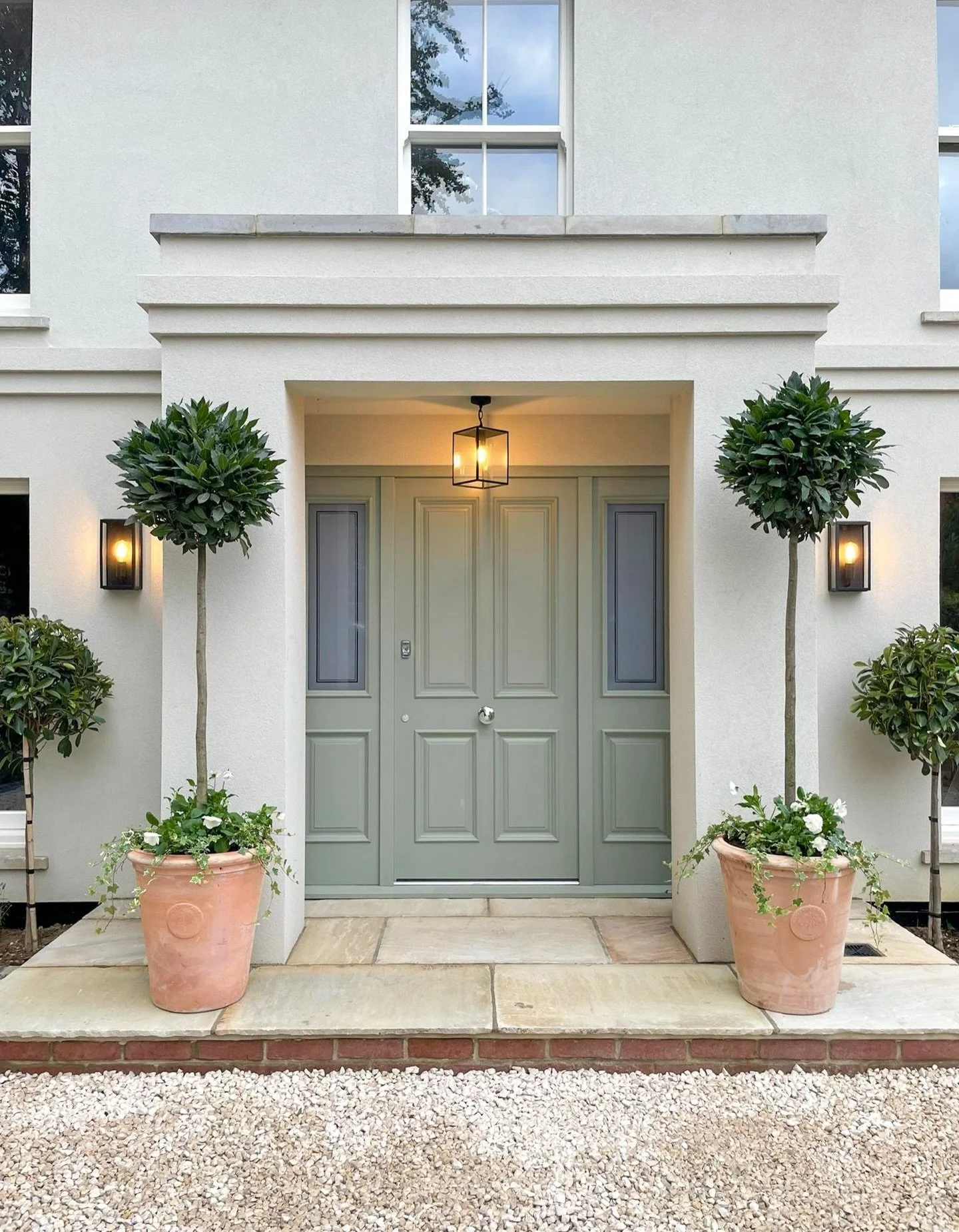 A blast from the past! Our Cedar House project, completed nearly 5 years ago but still a design that so many clients ask for. Classic, timeless and elegant will always stand the test of time, in my opinion. Swipe across to see more ⬅️
&bull;
Project 