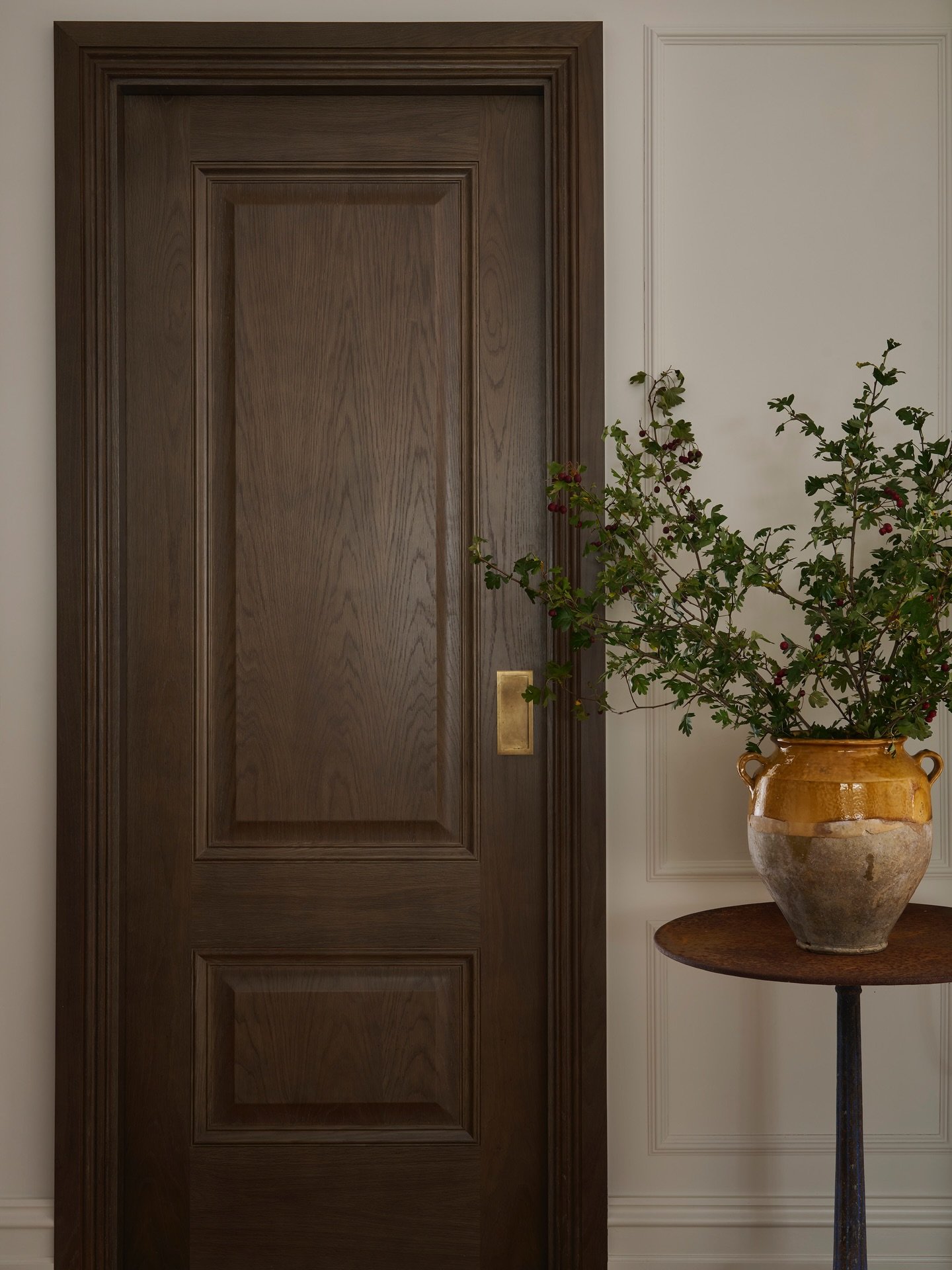 Let&rsquo;s talk doors! Such an important element of the interior architecture of the home. Swipe across to see the door open into the utility room ⬅️. Here we designed bespoke doors with our supplier in a beautiful bespoke stain. We took the doors a