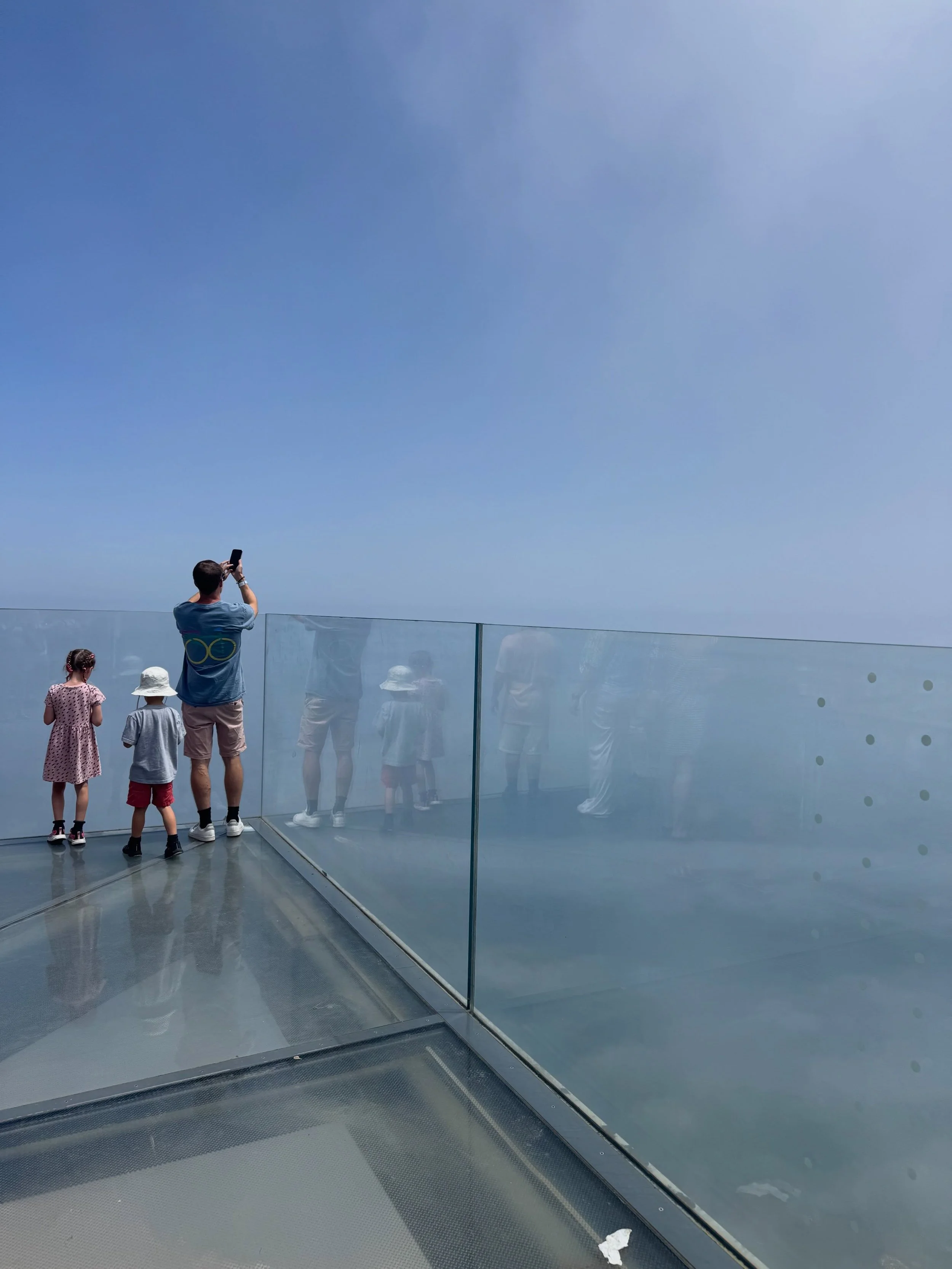 A day in Gibraltar! Crossing the border from Spain to the UK was an experience, especially as you do it by walking over the runway whilst leaving the car in Spain! We loved seeing the monkeys, St Michael&rsquo;s Cave and the World War ll tunnels 🐒 ?