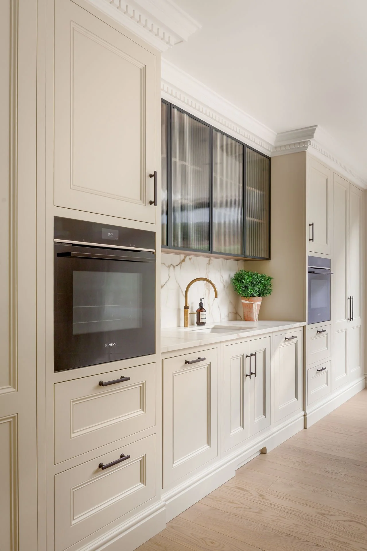 102604-WinchesterClose-ClaireTotmanDesign-RobinQuarrellePhotography-4.jpg