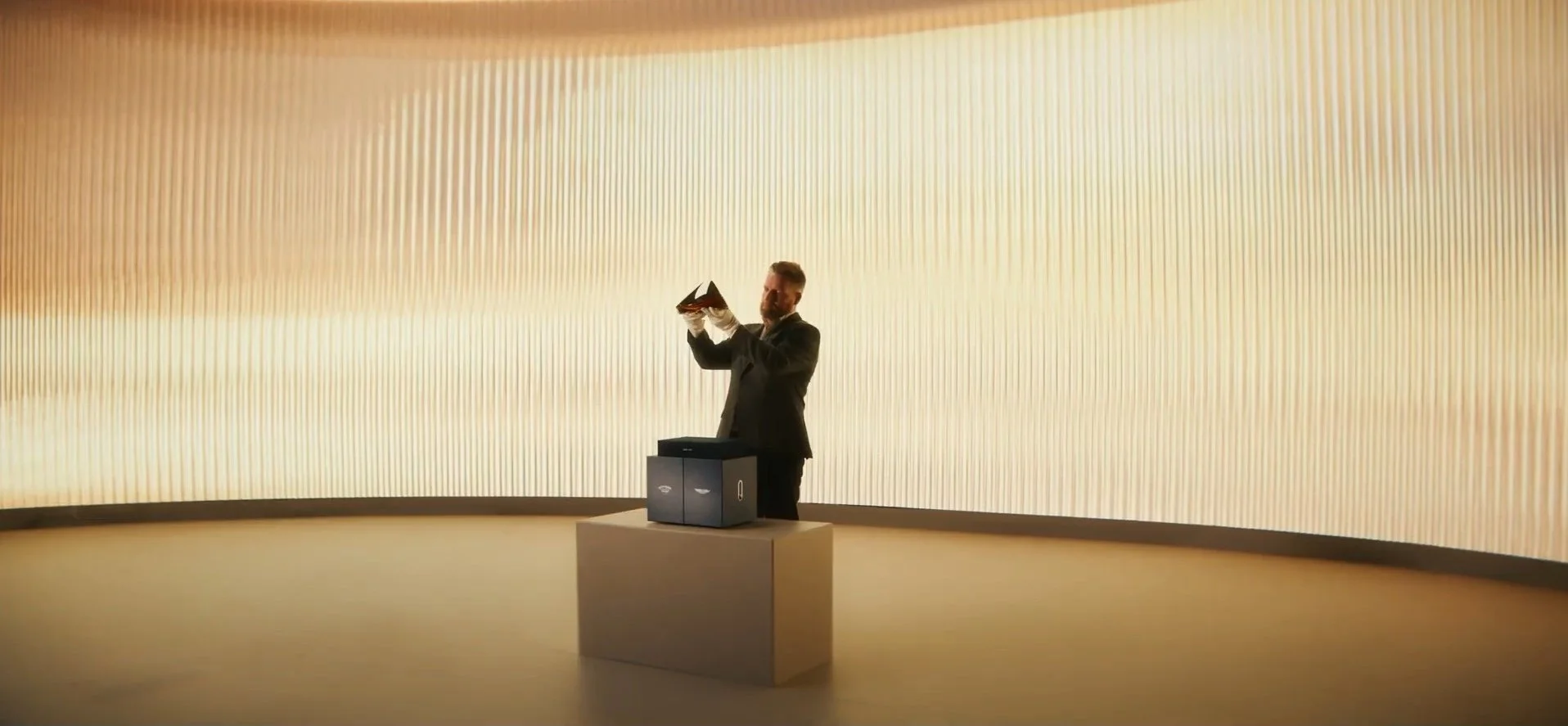 Bowmore & Aston Martin Unboxing