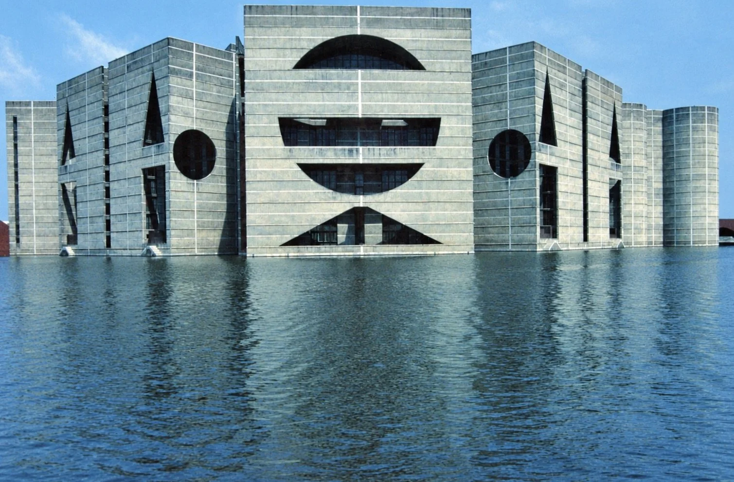 Louis Kahn: a world within a world