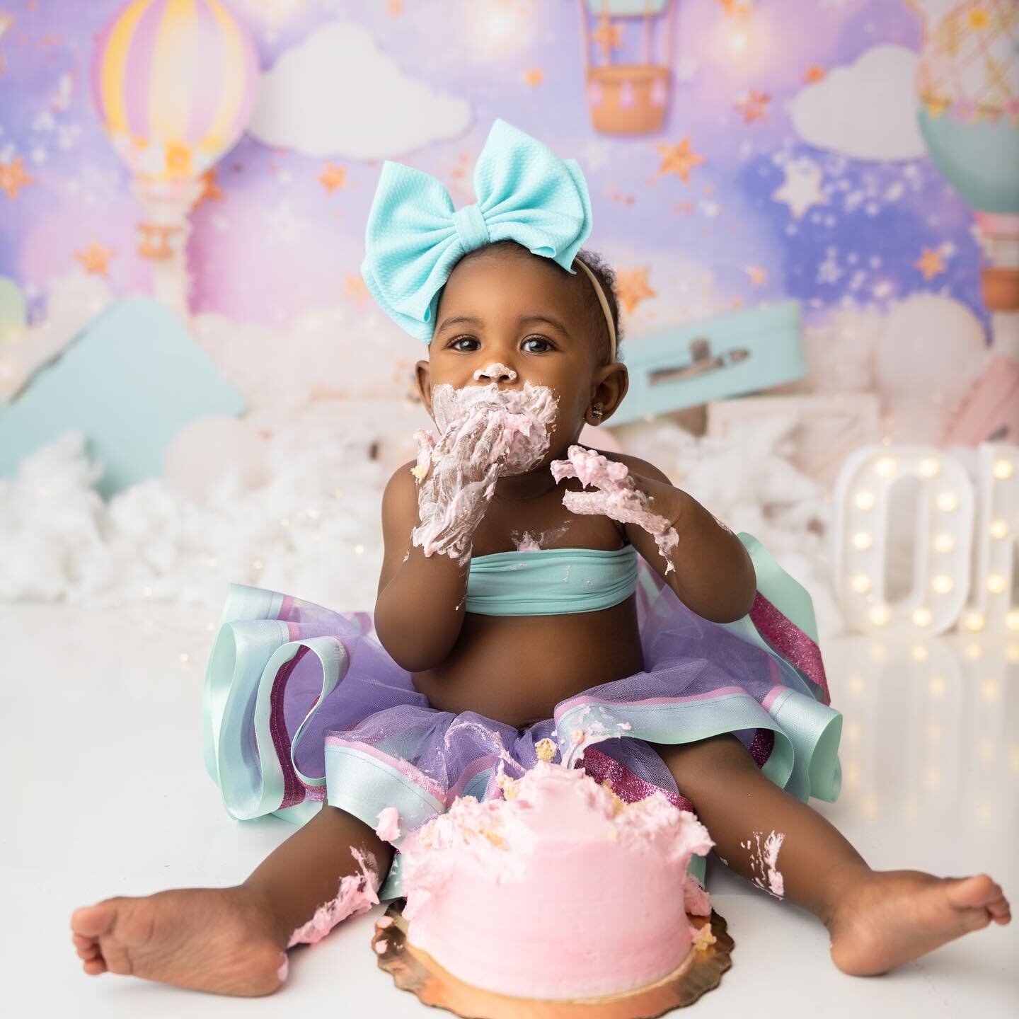 Happy Friday ! 
.
.
.
.
.

#baby #firstbirthdayphotoshoot
#babysfirstbirthday #cakesmash 
#newbornbaby #mommytobe #reelsinstgram #newbornphotography #babyphotographer 
#westpalmbeachnewbornphotographer
#wellingtonbabyphotographer#palmbeachgardensbaby