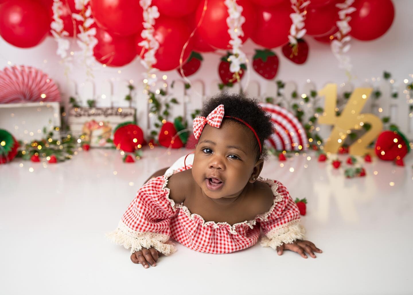 Every milestone is a reason celebrate🥳. What theme would you to use for your baby session? 
.
.
.
.

#baby #firstbirthdayphotoshoot
#babysfirstbirthday #cakesmash 
#newbornbaby #mommytobe #reelsinstgram #newbornphotography #babyphotographer 
#westpa