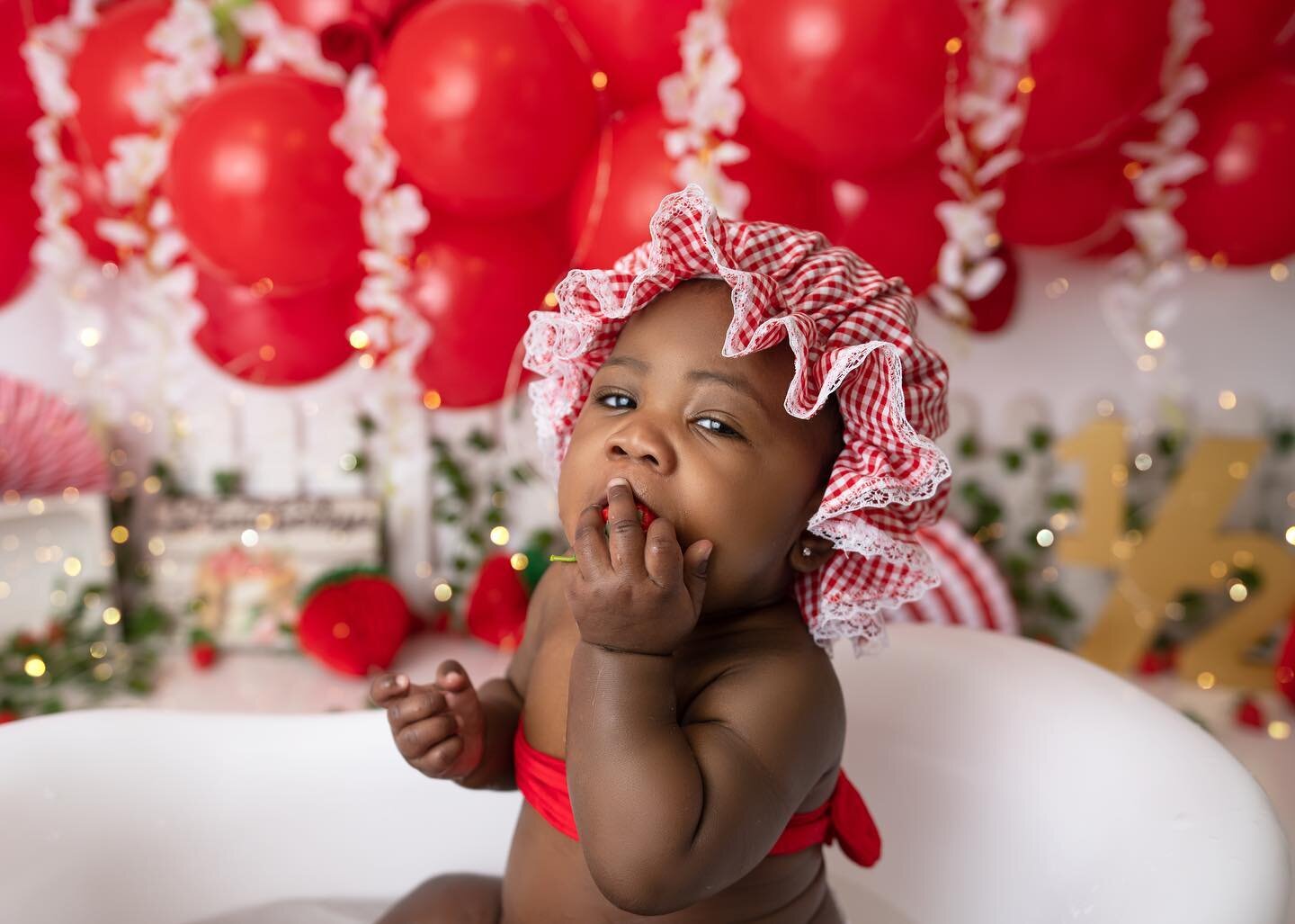 Babies love their fruit! This cap from @littlemissatasha went perfectly with this Strawberry themed Session .
.
.
.
.
.

#baby #firstbirthdayphotoshoot
#babysfirstbirthday #cakesmash 
#newbornbaby #mommytobe #reelsinstgram #newbornphotography #babyph