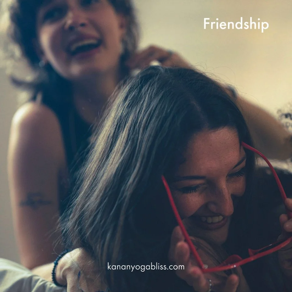 Christmas has a way of highlighting our friendships.⁠
⁠
The ones we&rsquo;re surrounded by.⁠
The ones we quietly miss.⁠
And the ones that no longer feel quite the same.⁠
⁠
As we grow, heal, rest, and come home to ourselves, some friendships naturally