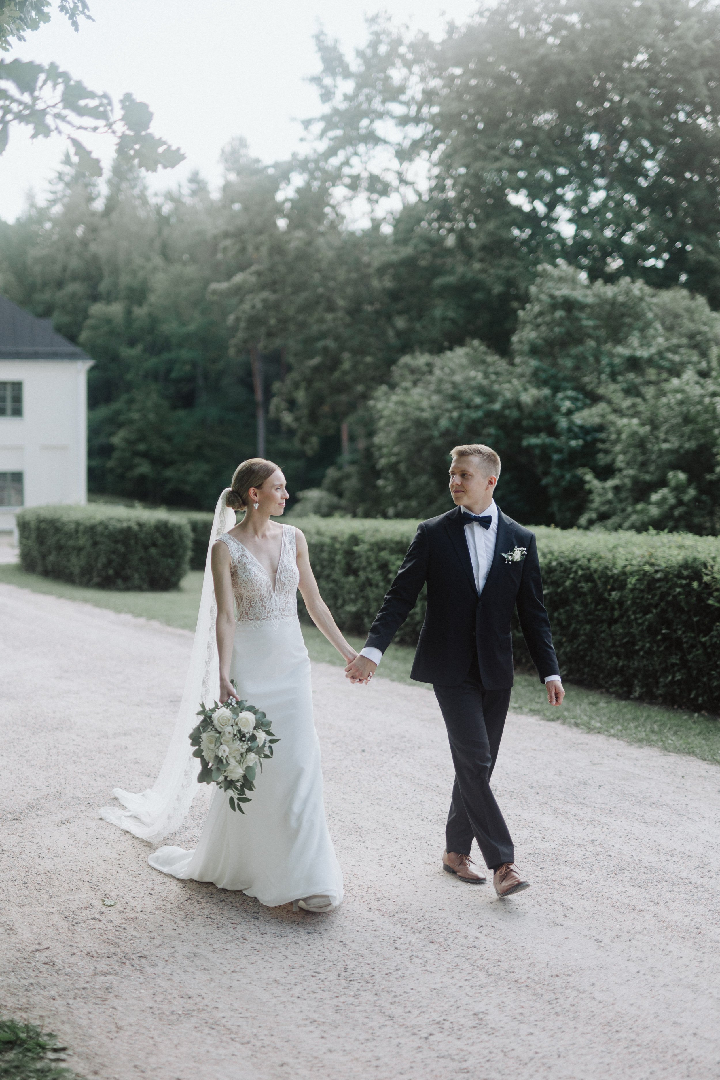 Leena-Ilari-sneak (4 of 7).jpg