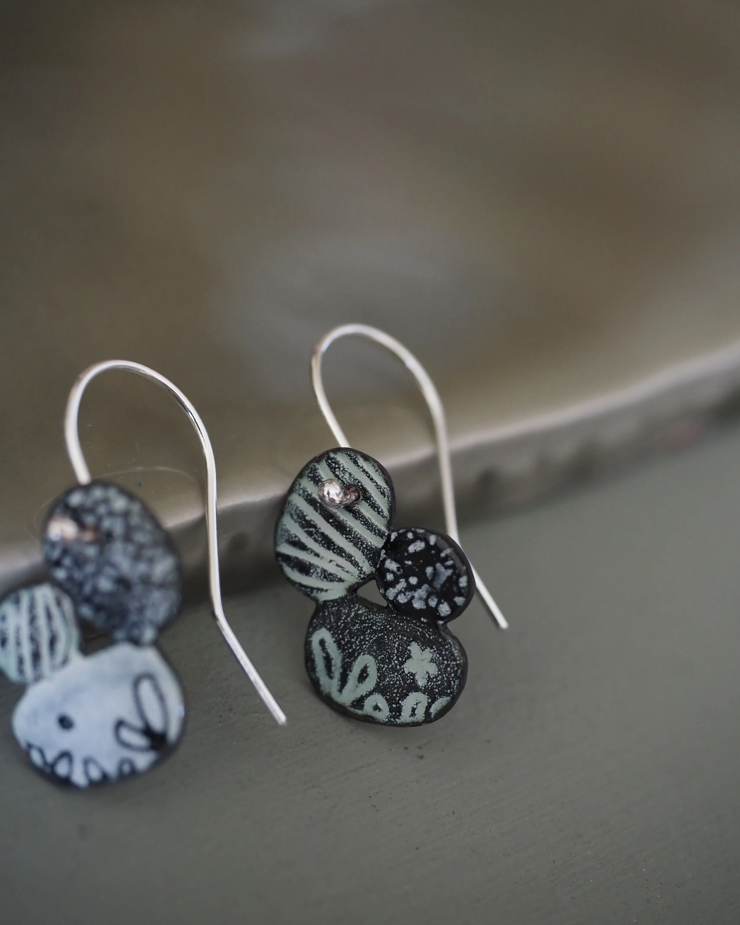 Pebble stack earrings