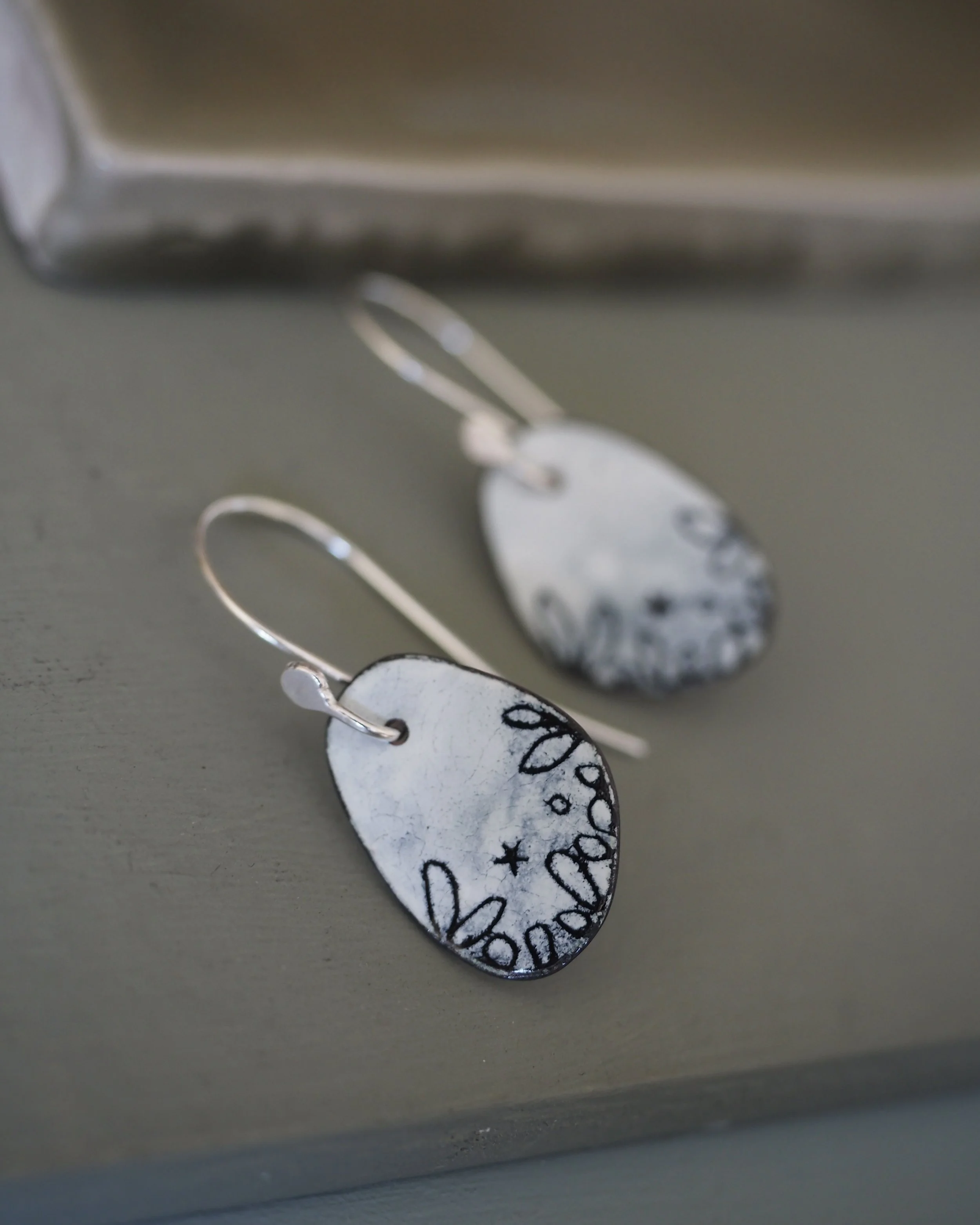 Sophie Victoria Anderson Pebble hook earrings mini white 1.JPG