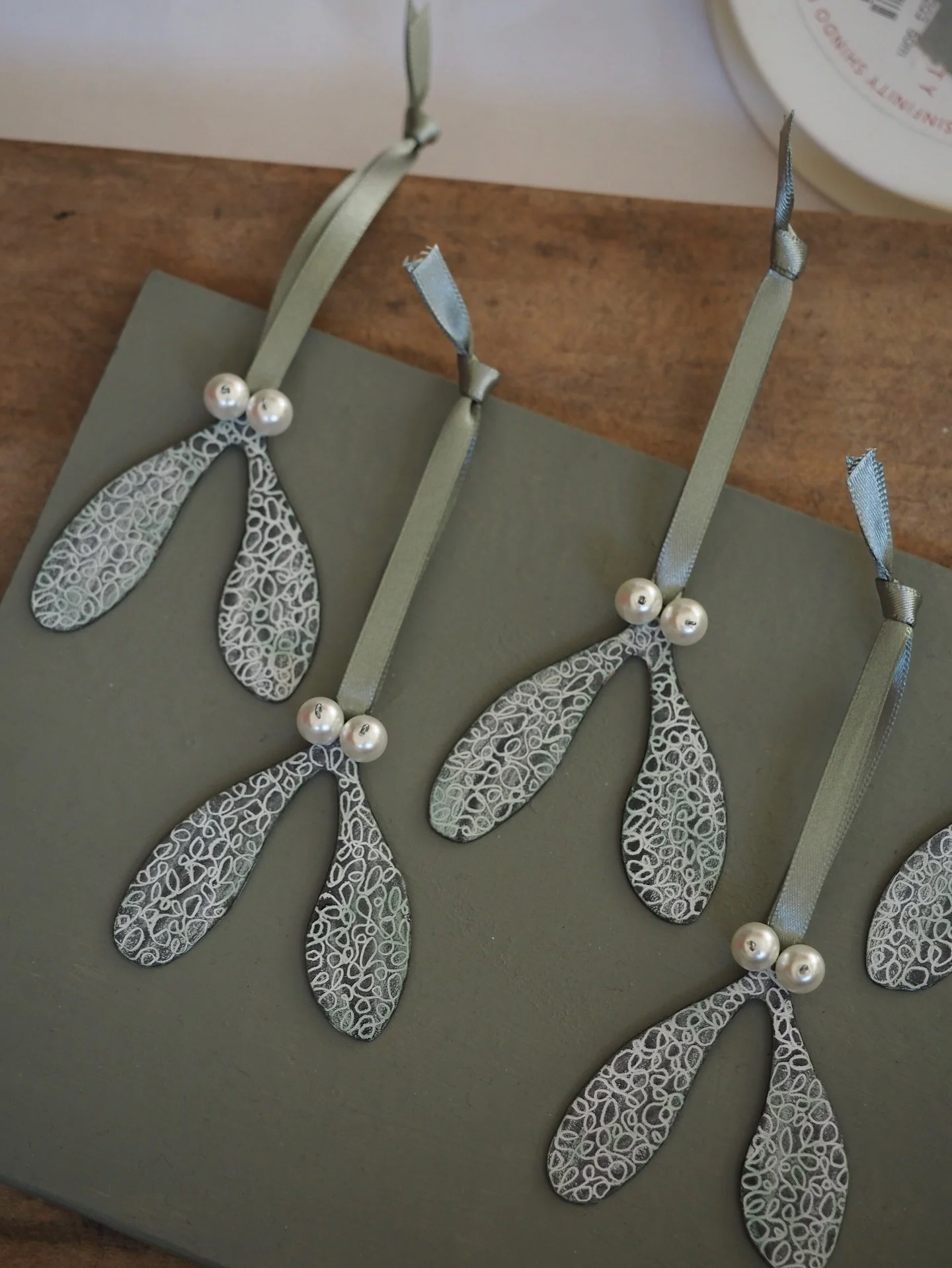 A few snaps from a busy week in the studio
Getting a lots of mistletoe decorations made ready to head off to Unit twelve for their Christmas exhibition which looks great 🌟
A fleeting trip to North Wales (I love that we’re close enough to jus